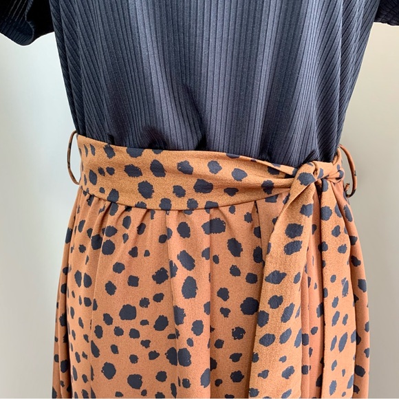 NWOT Dalmatian Print Short Sleeve Maxi Dress with belt - Picture 4 of 12